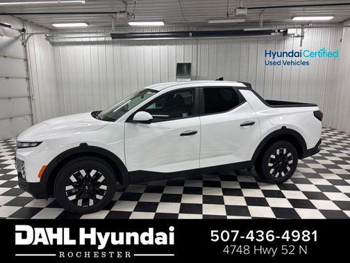Atlas White 2025 Hyundai SANTA CRUZ SE