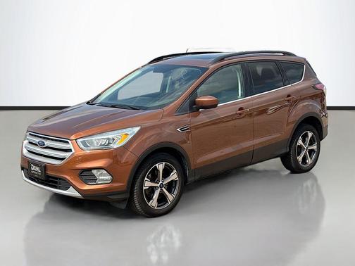 White Platinum Metallic Tri-Coat 2017 Ford Escape SE