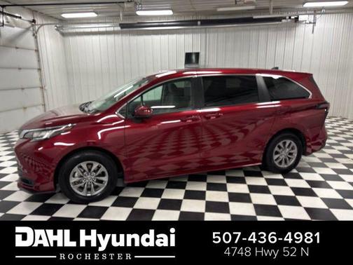 Ruby Flare Pearl 2023 Toyota Sienna LE