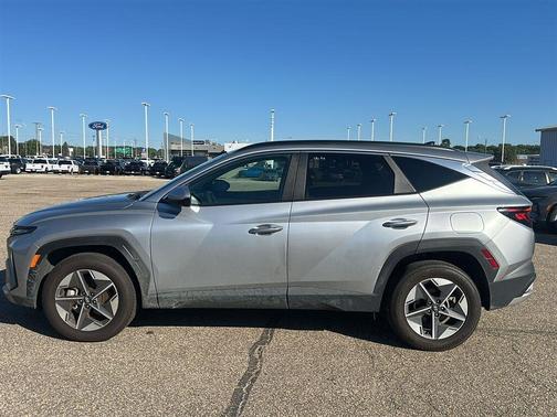Shimmering Silver 2025 Hyundai TUCSON SEL