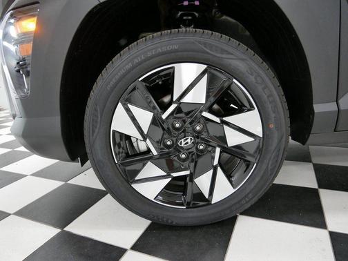 Abyss Black Pearl 2025 Hyundai KONA SEL