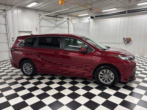 Ruby Flare Pearl 2023 Toyota Sienna LE