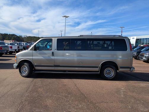 2001 Chevrolet Express 3500 Base