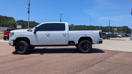 Summit White 2024 GMC Sierra 2500 AT4