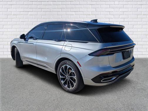 2025 Lincoln Nautilus Reserve