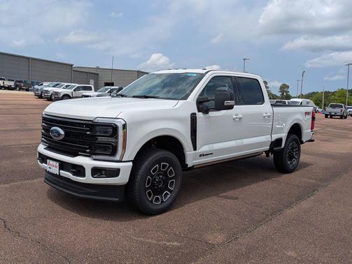 Star White Metallic Tri-Coat 2026 Ford F-250 Platinum