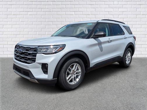 Space White Metallic 2026 Ford Explorer Active