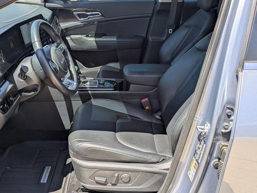 Everlasting Silver 2025 Kia Sportage EX
