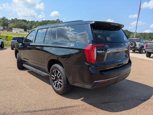 2023 GMC Yukon XL 4WD AT4