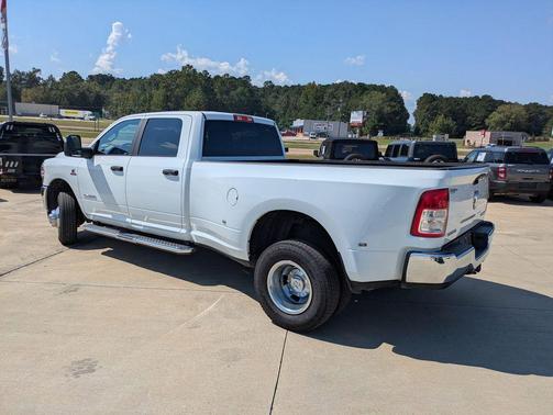 2024 RAM 3500 Big Horn Crew Cab 4x4 8' Box