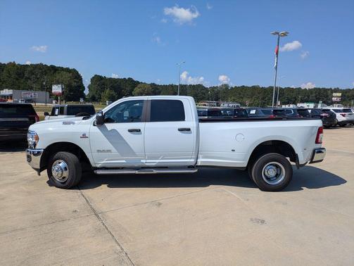 2024 RAM 3500 Big Horn Crew Cab 4x4 8' Box