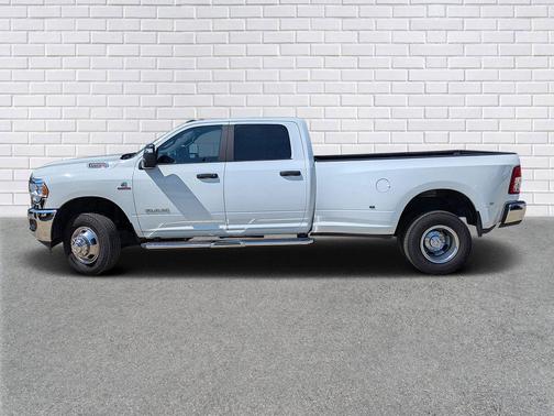 2024 RAM 3500 Big Horn Crew Cab 4x4 8' Box