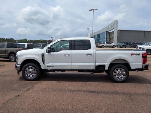 Star White Metallic Tri-Coat 2026 Ford F-250 Lariat