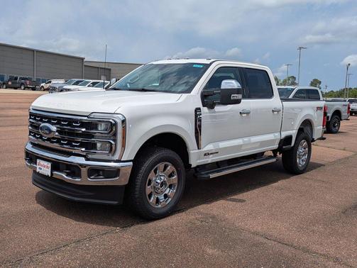 Star White Metallic Tri-Coat 2026 Ford F-250 Lariat