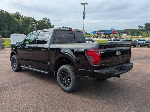 Agate Black Metallic 2026 Ford F-150 XLT