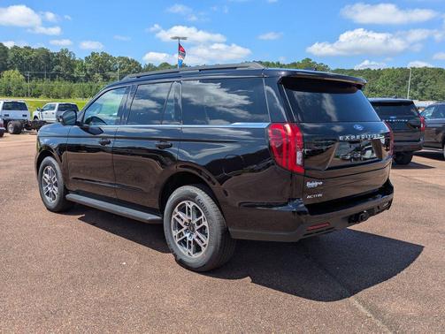 Agate Black Metallic 2026 Ford Expedition Active
