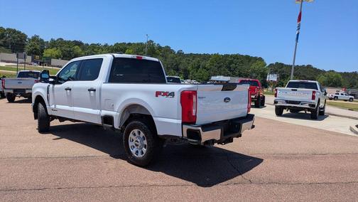 Oxford White 2024 Ford F-250 XLT
