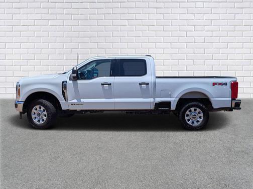 Oxford White 2024 Ford F-250 XLT