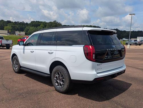 Oxford White 2026 Ford Expedition Active