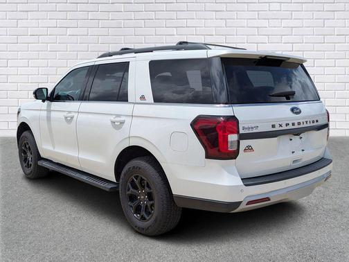 Star White Metallic Tri-Coat 2022 Ford Expedition Timberline