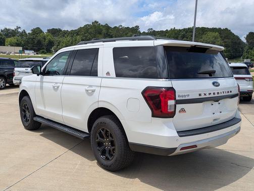 Star White Metallic Tri-Coat 2022 Ford Expedition Timberline