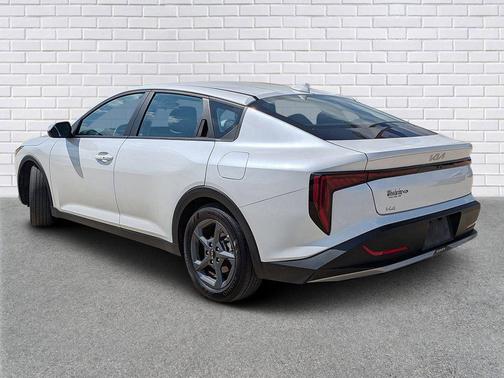 Snow White Pearl 2025 Kia K4 LXS