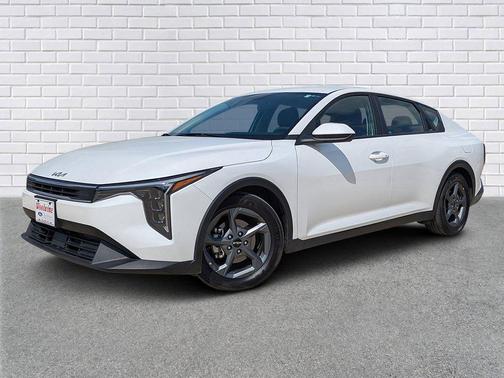 Snow White Pearl 2025 Kia K4 LXS