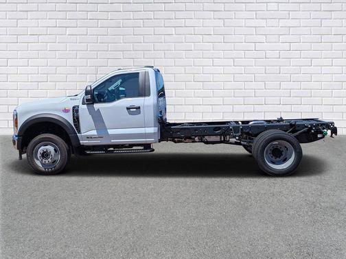 Oxford White 2026 Ford F-450 DRW
