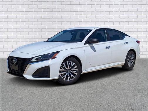 Glacier White 2025 Nissan Altima 2.5 SV