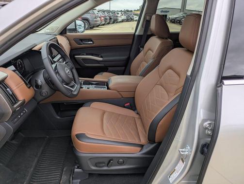 2025 Nissan Pathfinder Platinum FWD