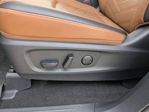 2025 Nissan Pathfinder Platinum FWD