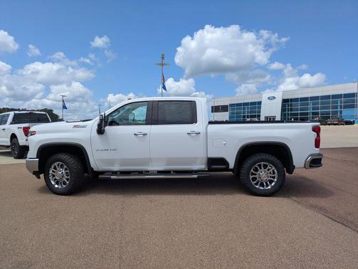 Summit White 2024 Chevrolet Silverado 2500 LTZ