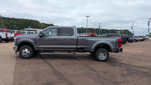 Carbonized Gray Metallic 2026 Ford F-350 Lariat