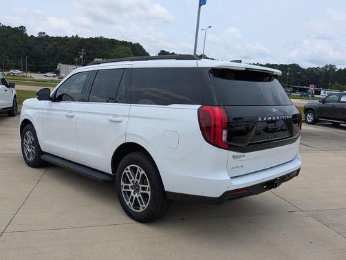 Oxford White 2025 Ford Expedition Active