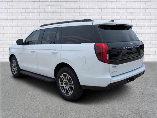 Oxford White 2025 Ford Expedition Active