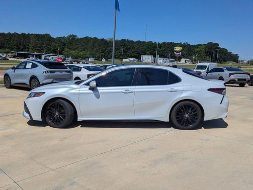 Wind Chill Pearl 2021 Toyota Camry XSE