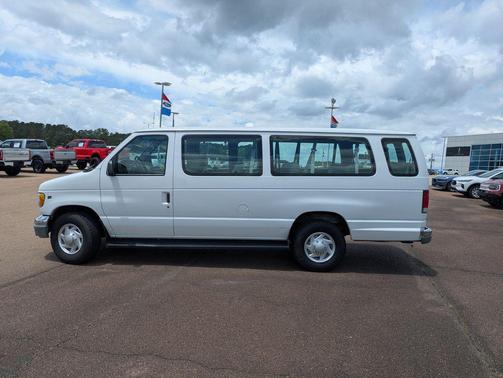 Oxford White Clearcoat 2001 Ford E350 Super Duty