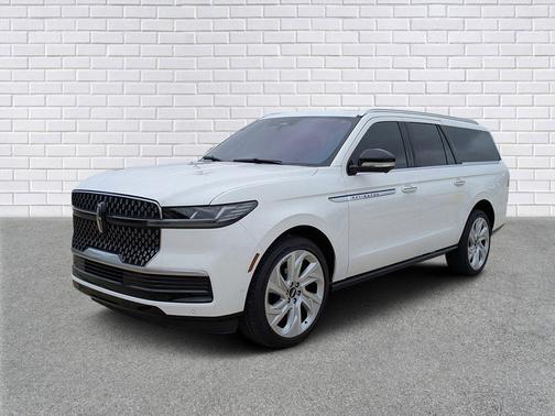 White Metallic 2025 Lincoln Navigator Reserve
