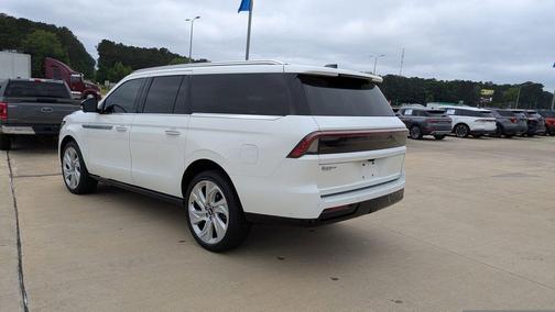 White Metallic 2025 Lincoln Navigator Reserve