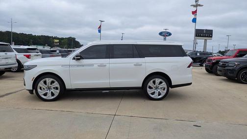 White Metallic 2025 Lincoln Navigator Reserve
