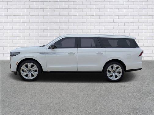 White Metallic 2025 Lincoln Navigator Reserve