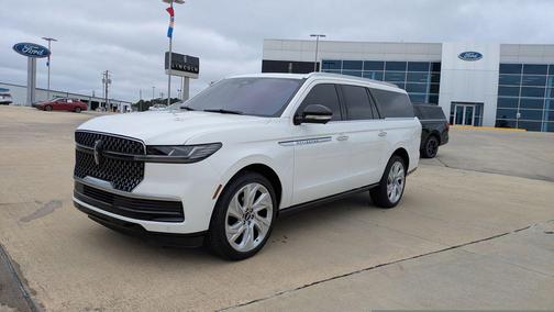 White Metallic 2025 Lincoln Navigator Reserve