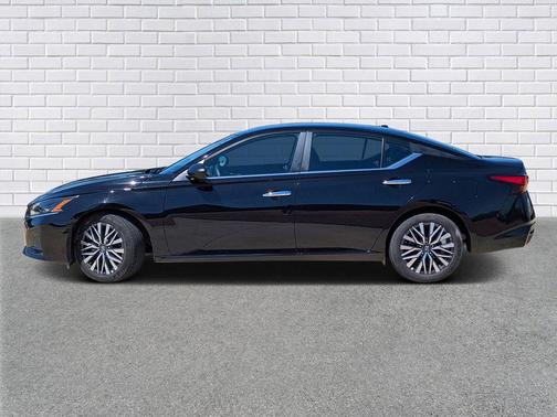 Super Black 2025 Nissan Altima 2.5 SV
