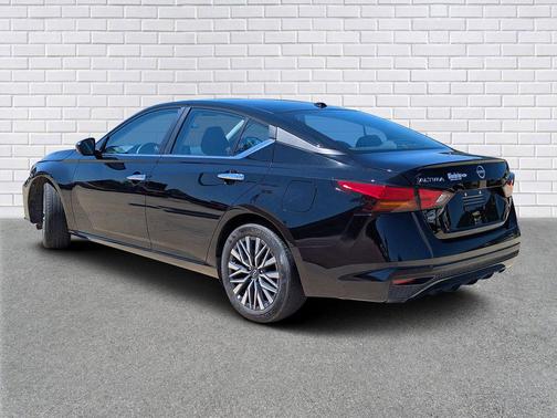 Super Black 2025 Nissan Altima 2.5 SV
