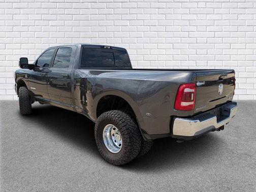 2024 RAM 3500 Laramie Crew Cab 4x4 8' Box