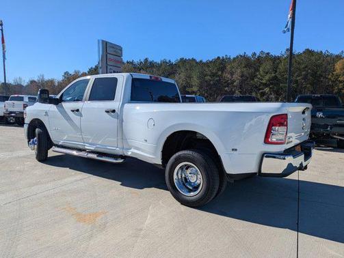 2023 RAM 3500 Big Horn Crew Cab 4x4 8' Box
