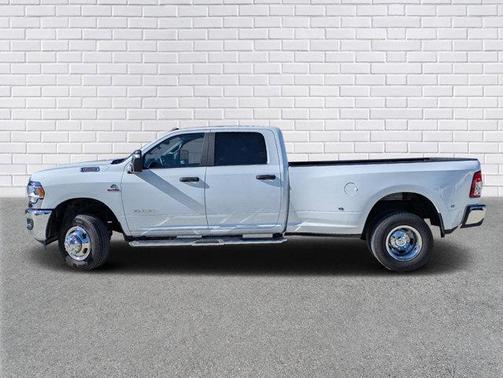 2023 RAM 3500 Big Horn Crew Cab 4x4 8' Box