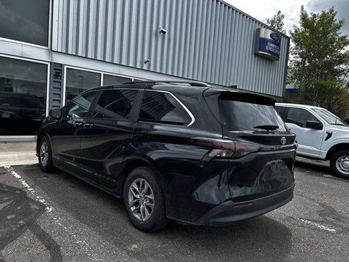 Midnight Black Metallic 2024 Toyota Sienna XLE