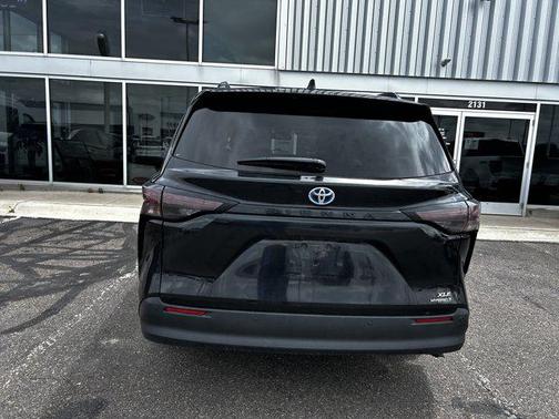 Midnight Black Metallic 2024 Toyota Sienna XLE