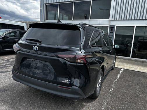 Midnight Black Metallic 2024 Toyota Sienna XLE